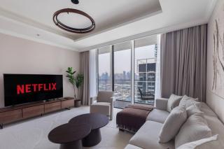 Luxury & Bright 1BR Apartment | Panoramic Sea View - 9