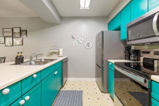 Birdie on the 17th Pool Pickleball Restaurant - 7