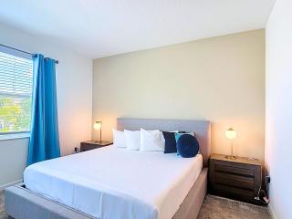 Homey Lakeview with themed Room and 2 Clubhouses - 7