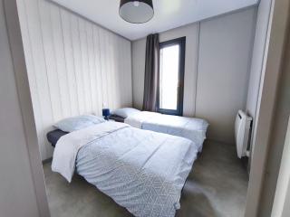 Chalet 3 chambres dans un domaine privé avec piscine chauffée et city park - 2