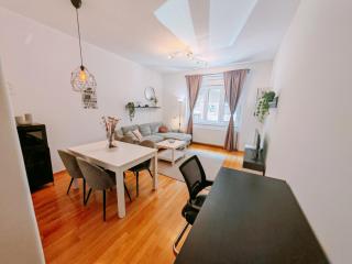 Trendy City Center Apartment with Balcony - Walk to Main Square, Next to Park, Netflix - Zagreb - 8