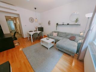 Trendy City Center Apartment with Balcony - Walk to Main Square, Next to Park, Netflix - Zagreb - 4