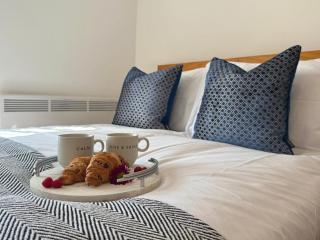 2 bed Elegant Flat in Stansted with parking - 3