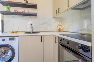 Central Charm - AC - Double Bed - Party & Sights Nearby - 4