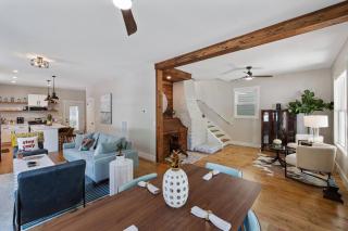 Downtown | Gorgeous | Pet Friendly! - 3