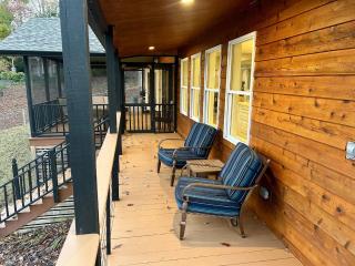 Your Lake House Awaits! - 2