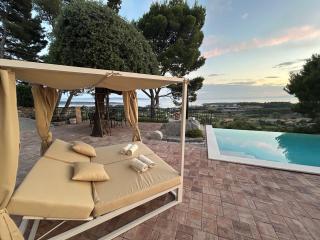 Holiday house Pantovčak, secluded stone house with heated pool and unique view - 4