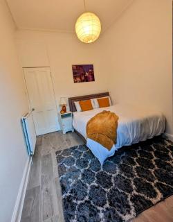 2 Bedroom Flat in Edinburgh City - 9