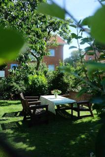 Lägenhet med trädgård nära stad och hav - 9