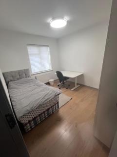 Room close to Luas in dundrum South Dublin - Dublin - 1