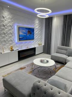 Bright Seaside Apartment, 100m from the Beach with Sea Views - Vlorë - 0