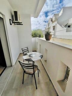 Charming 2-Bedroom Apartment with Garden View Balcony - Hammamet - 2