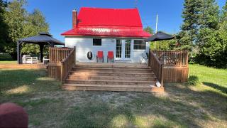 Lake Front Red Roof Cottage In Bancroft Hwy 62 S - 0