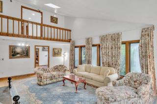 Pet-Friendly 4BR Fireplace Patio BBQ - 5