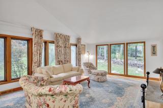 Pet-Friendly 4BR Fireplace Patio BBQ - 4