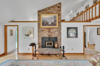 Pet-Friendly 4BR Fireplace Patio BBQ - 2