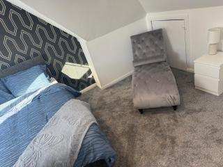 Captivating 3 bedroom home with conservatory - Hamilton - 9