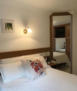 Espaçoso Flat com Varanda no Cavalinho Branco - 8