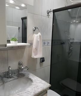 Espaçoso Flat com Varanda no Cavalinho Branco - 1