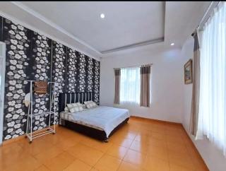 White Villa - Tegalharendong - 8