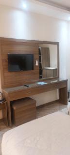 Enter Pyramids Inn - 4