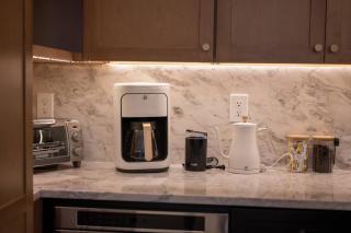 NEW! LUX 4BR + Rooftop | Parking | Metro - 3