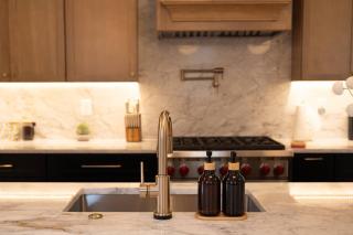 NEW! LUX 4BR + Rooftop | Parking | Metro - 1