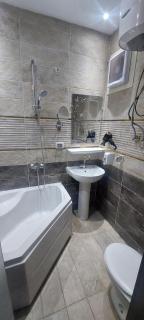 Enter Pyramids Inn - 8