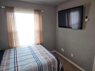 Luxury Modern Home near Downtown Dallas/Arlington - Lancaster - 3
