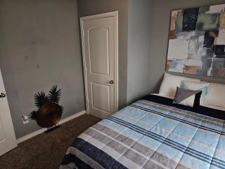 Luxury Modern Home near Downtown Dallas/Arlington - Lancaster - 4