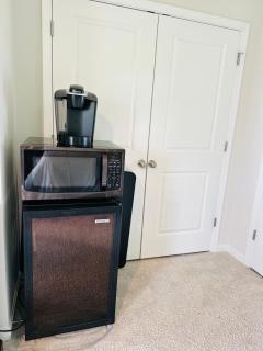 Comfy Suite, Steps to Food & Fun and Pool - Rosedale - 3