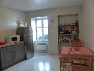 Charmante maison rénovée avec cour, proche bourg, WiFi, jardin clos, animaux acceptés, à Louchy-Montfand - FR-1-489-178 - Louchy-Montfand - 3