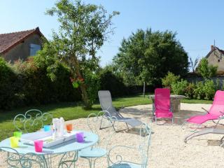 Grand Gîte Familial à la Campagne avec Jardin et Véranda, Près de Vichy et Moulins - FR-1-489-256 - 7