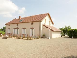 Séjour détente avec piscine privée, activités variées et confort moderne en Auvergne - FR-1-489-455 - Louroux-Hodement - 2