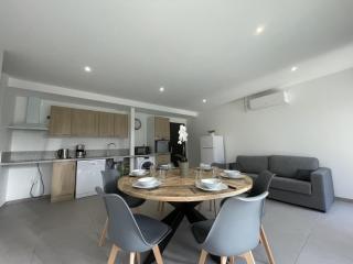 Gîte rénové avec piscine couverte chauffée, spa, climatisation et équipements PMR à Couzon - FR-1-489-483 - Couzon - 1