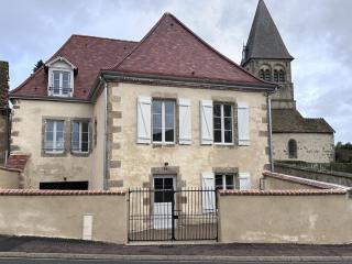 Charmant gîte historique rénové à 2 niveaux avec parking et jardin - FR-1-489-571 - Theneuille - 0