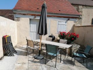 Charme Authentique à Theneuille, Tout Inclus - FR-1-489-571 - 4