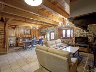 Gîte de Charme 6 Pers avec Jardin Clos à Montarcher - FR-1-496-11 - 1