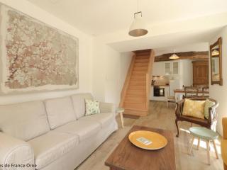 Longère spacieuse avec jardin et terrasse au cœur de Saint-Fraimbault - FR-1-497-246 - 8