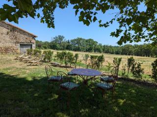 Maison authentique avec piscine et jardin privé à Abzac - FR-1-653-278 - 2
