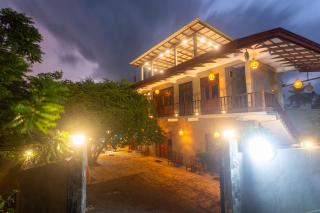 Mich's Surf Villa & Hostel - Weligama - 9