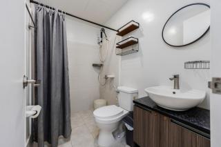 Platform 361 Cebu City Center with balcony - 4