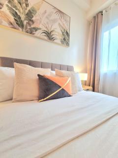 Tropical Deluxe by The Narci Suites - 6