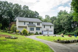 Pet-Friendly 4BR Fireplace Patio BBQ - Lincoln - 0