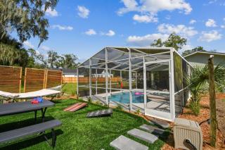 Relaxing Modern Home Sleeps 6 Pool BBQ Firepit - - 4
