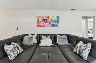 Relaxing Modern Home Sleeps 6 Pool BBQ Firepit - - 2