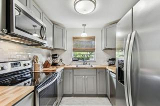 Relaxing Modern Home Sleeps 6 Pool BBQ Firepit - 6