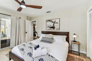 Relaxing Modern Home Sleeps 6 Pool BBQ Firepit - 7