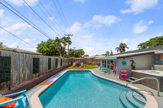 Colorful Heated Pool Home for 10 with Hot Tub, Pizza Oven & More - 2