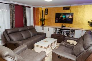 Crestwood Party House - - 5